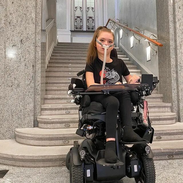 Подписаться. wheelchair_rapunzel. diana_unfiltered. wheelchairbarbie. 