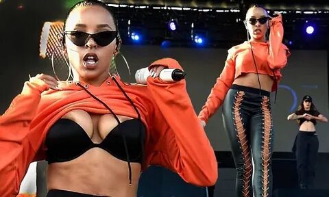 Tinashe suffers wardrobe malfunction at Billboard Hot 100 Da
