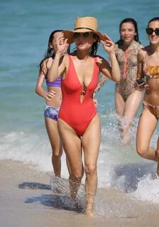 Giada De Laurentiis In a Red bikini at a Beach in Miami - Ce
