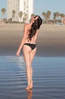 Courtney Robertson’s Awesome Tush In A Bikini @ Platinum-cel