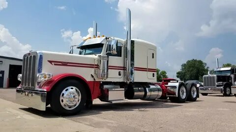 Sharp 2 tone 389 flat top - Peterbilt of Sioux Falls