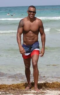 Hot Actor Shemar Moore's beach Photos - Ọmọ Oòduà