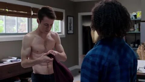 ausCAPS: Dylan Minnette shirtless in 13 Reasons Why 3-07 "Th