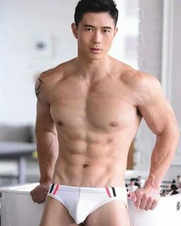 Joel Kim Booster habla sobre la presión de ser un gay asiáti