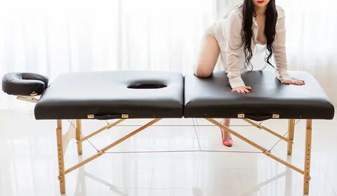 Опробуй эротический массажный стол Milking Table в спа-прост