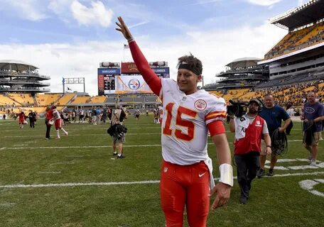 Patrick Mahomes throws for 6 TDs, Chiefs hold off Steelers 4