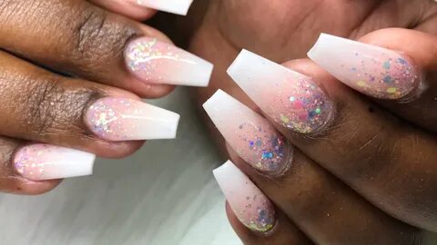 View 11 Ombre Pink And White Glitter Nails - Wallpaper Vecto