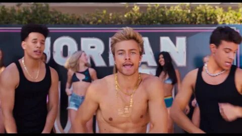 ausCAPS: Peyton Meyer shirtless in He's All That
