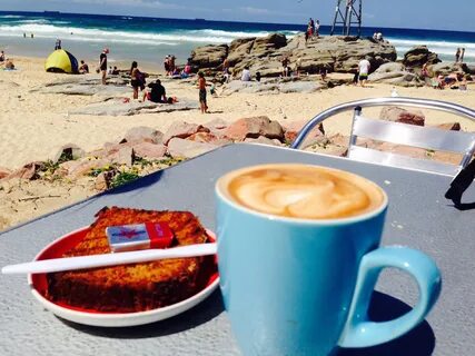 Чашка кофе на берегу моря (64 фото)