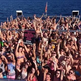 Daytime vs Night Time Boat Party: What’s the Difference? - B