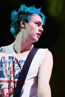 Michael Clifford Blue Hair 2013 - Фото база