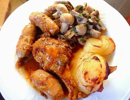 Pollo de payés asado con butifarras Cerdo asado, Platos de c