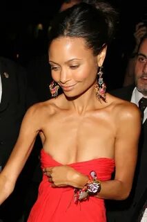 Thandie Newton :: Wpadka, nip slip, see-thru, downblouse