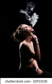 Pretty Naked Girl Smoking Dark Stok Fotoğrafı (Şimdi Düzenle