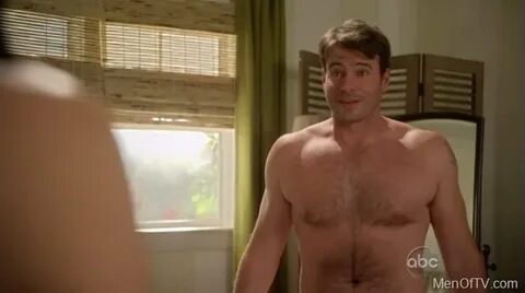 Scott Foley Shirtless on Cougar Town - MenofTV.com - Shirtle