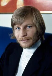 File:Michael York 33 Allan+Warren.jpg - Wikimedia Commons