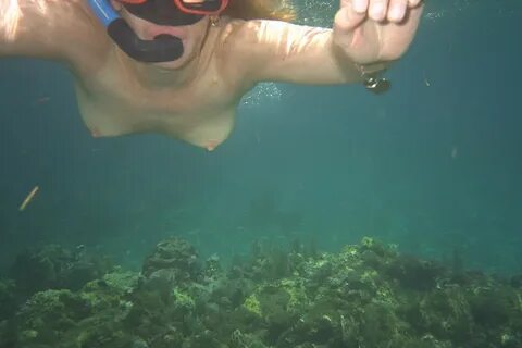 Underwater MOTHERLESS.COM ™