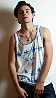 Jake T. Austin, de "Os Feiticeiros de Waverly Place", cresce