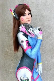 Overwatch Cosplay: DVa Cosplay