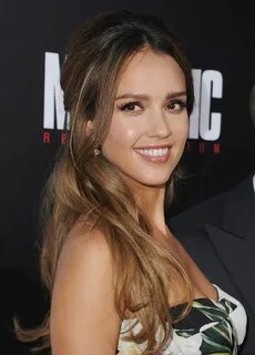 Jessica Alba's Latest Red Carpet Look Is Bold - in the Girli