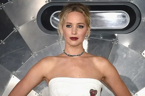 Jennifer Lawrence's Plane Makes Emergency Landing