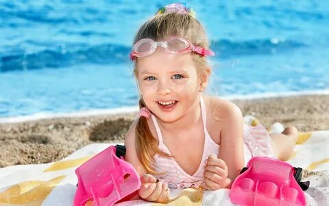 Happy Little Swimmer Girl Wallpapers - 1920x1200 - 466048