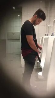 Young man pissing - video 2 - ThisVid.com