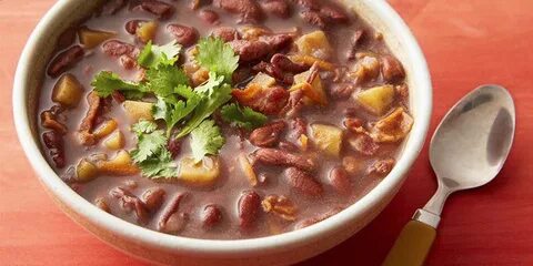 Receta para hacer sopa de frijol con chorizo de Guatemala Ap