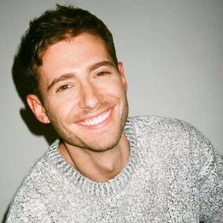 Julian Morris girlfriend, New Girl, movies and tv shows, pre