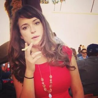 Milana Vayntrub - Twitter/Instagram - Celebzz - Celebzz