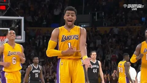 D'Angelo Russell drains his 8th three and HAS ICE IN HIS VEI