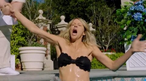 The Bikini Marysia Swim Mackenzie Murphy (Kaitlin Olson) in 