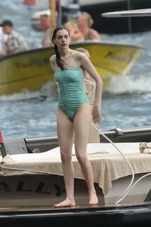 Anne Hathaway See through, Backless, Side boob, Pokies, Bral