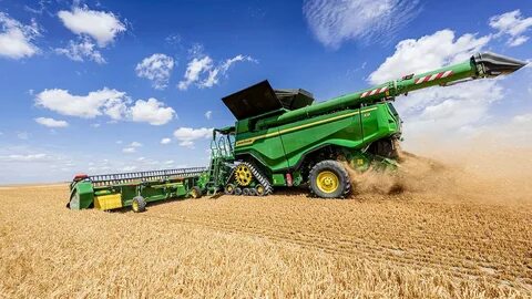 Combine Harvesters from John Deere: Efficient Agricultural T