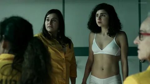 Alba Flores , Maggie Civantos , Olivia Delcan - Vis a vis