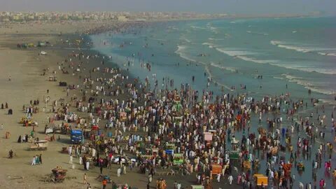 huge people sea view karachi pakistan Stok Videosu (%100 Tel