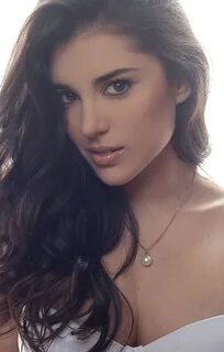 Classify Mexican model/actress Lizandra Amer