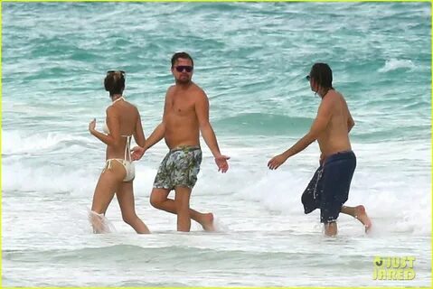 Leonardo DiCaprio Hits the Beach Shirtless in Cancun!: Photo