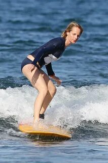 HELEN HUNT Surfing in Hawaii - HawtCelebs