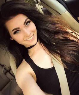 Niece Waidhofer Dark hair light eyes, Dark hair, Beauty vide