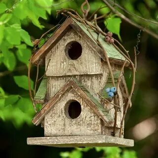Birdhouse Ideas: Making Rustic Birdhouses from Salvaged Wood