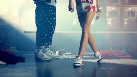 Les Air Jordan 3 dans le clip 23 de Miley Cyrus Spotern