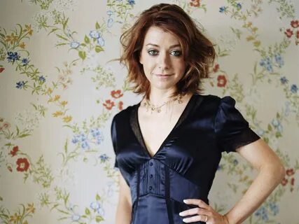 Alyson Hannigan Hot Pictures, Photo Gallery & Wallpapers