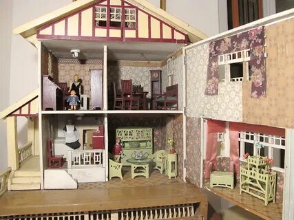 Gottschalk Dollhouse with Pull-Out Garden - Antique dollhous