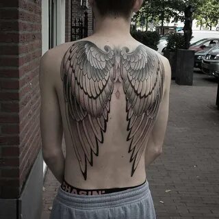 Мужские татуировки на спине крылья (59 фото)