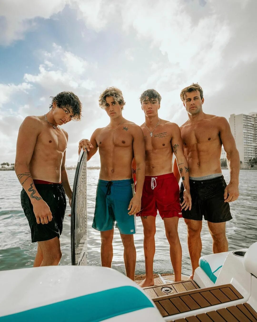 Jake Kuhlman в Instagram: "Miami boys 🏄 🏽 ♂ 🌴" .
