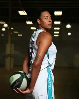 Liz Cambage : Liz Cambage told to 'suck it up' after another