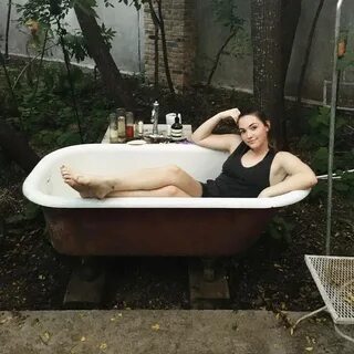 Violett Beane's Feet wikiFeet