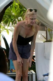 KELLYANNE CONWAY Out in Miami 11/28/2016 - HawtCelebs