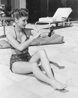 49 hot Debbie Reynolds photos that will make you want her